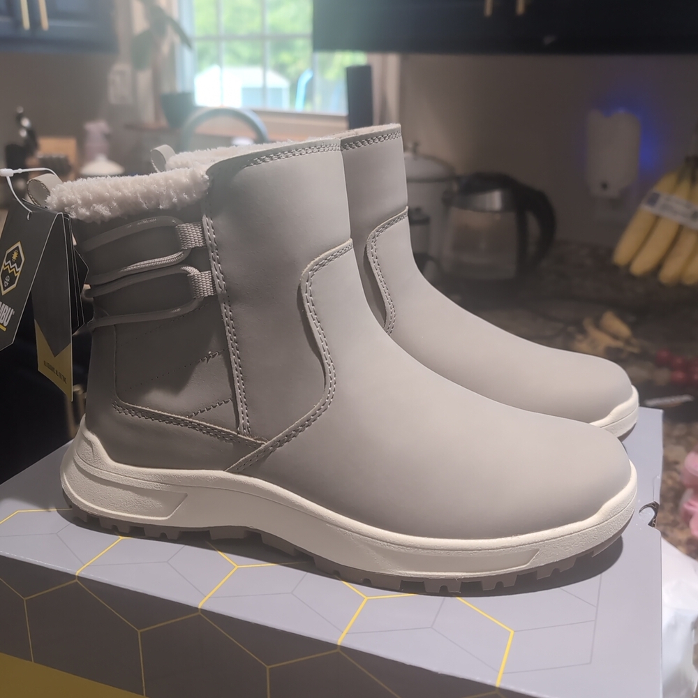 Khombu Light Gray Winter Boots
